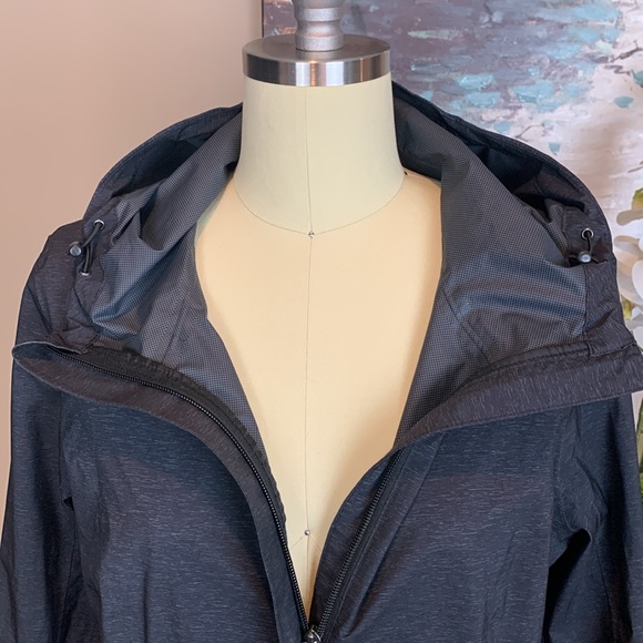32 Degrees Cool Women’s Hooded Black Lightweight Rain/Wind Jacket Size M - Picture 4 of 10